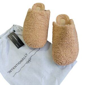 NWT INTENTIONALLY BLANK Apres Slippers SIZE 10